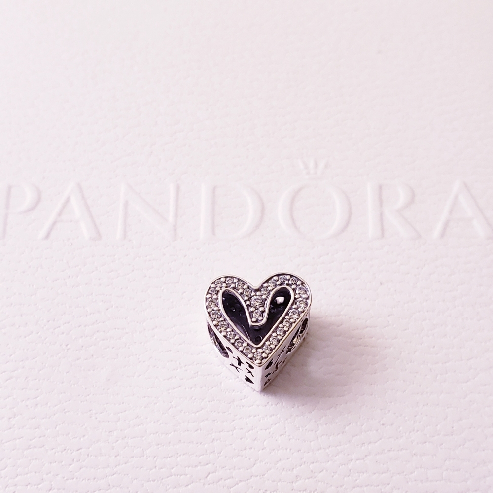 ❤️Authentic Pandora HEART CHARM